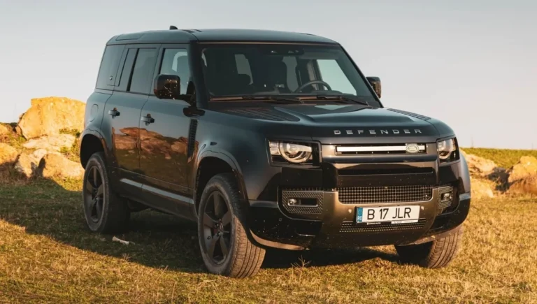 BMW को उसकी औकात दिखाने लॉन्च हो रही है Land Rover Defender जाने कीमत और ब्रांडेड फीचर्स